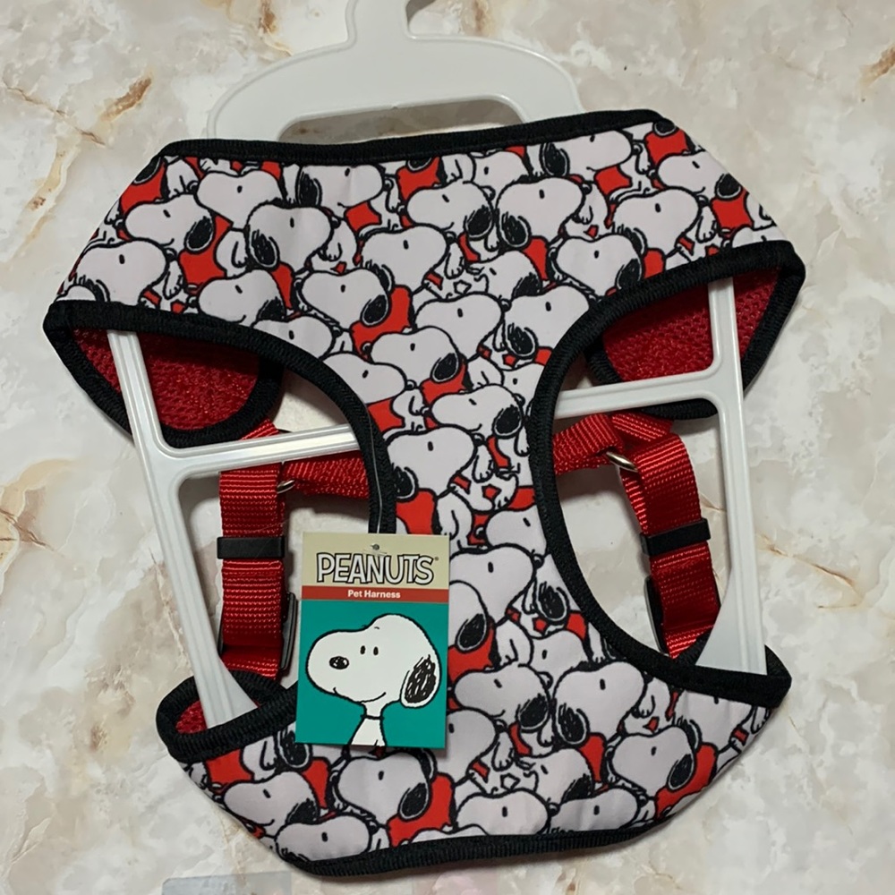 Peanuts: size large dog harness.